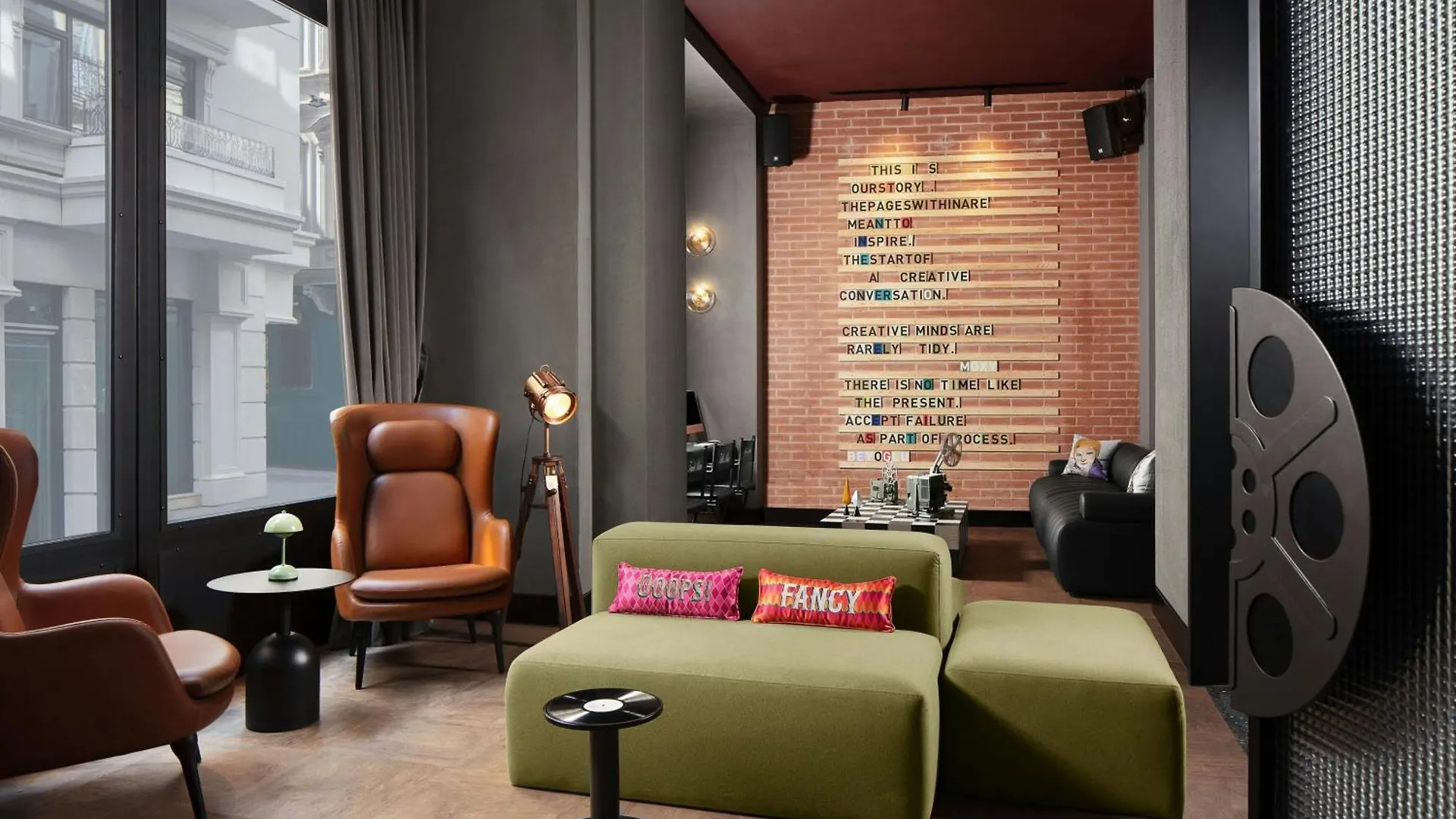 Moxy Istanbul Taksim Otel