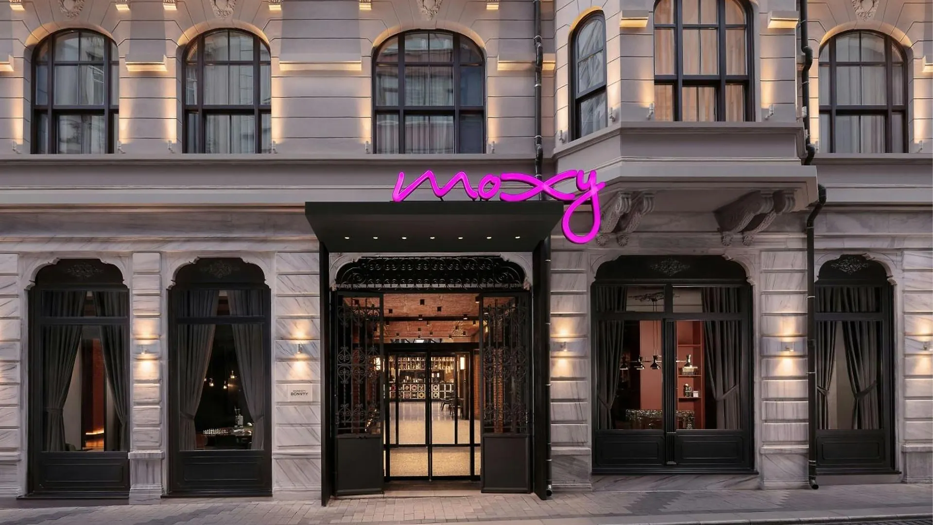 Moxy Istanbul Taksim Otel